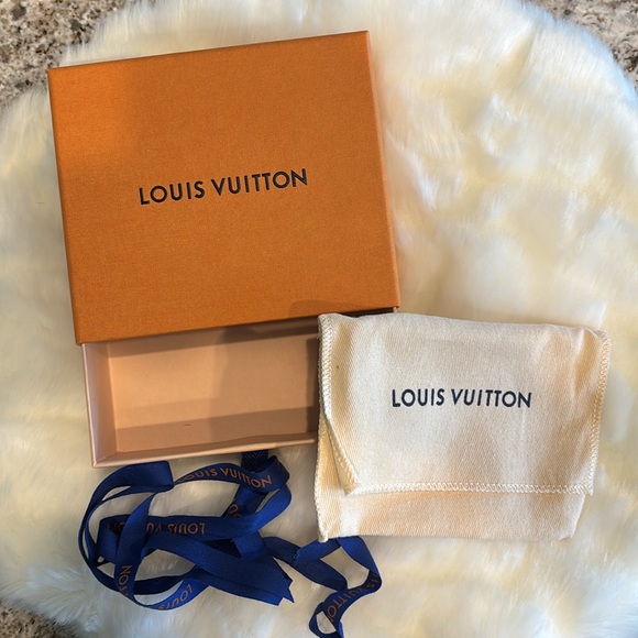 🤩 AUTHENTIC Louis Vuitton clochette (Key bell) ➕ keys, lock dust bag and box - Picture 5 of 5